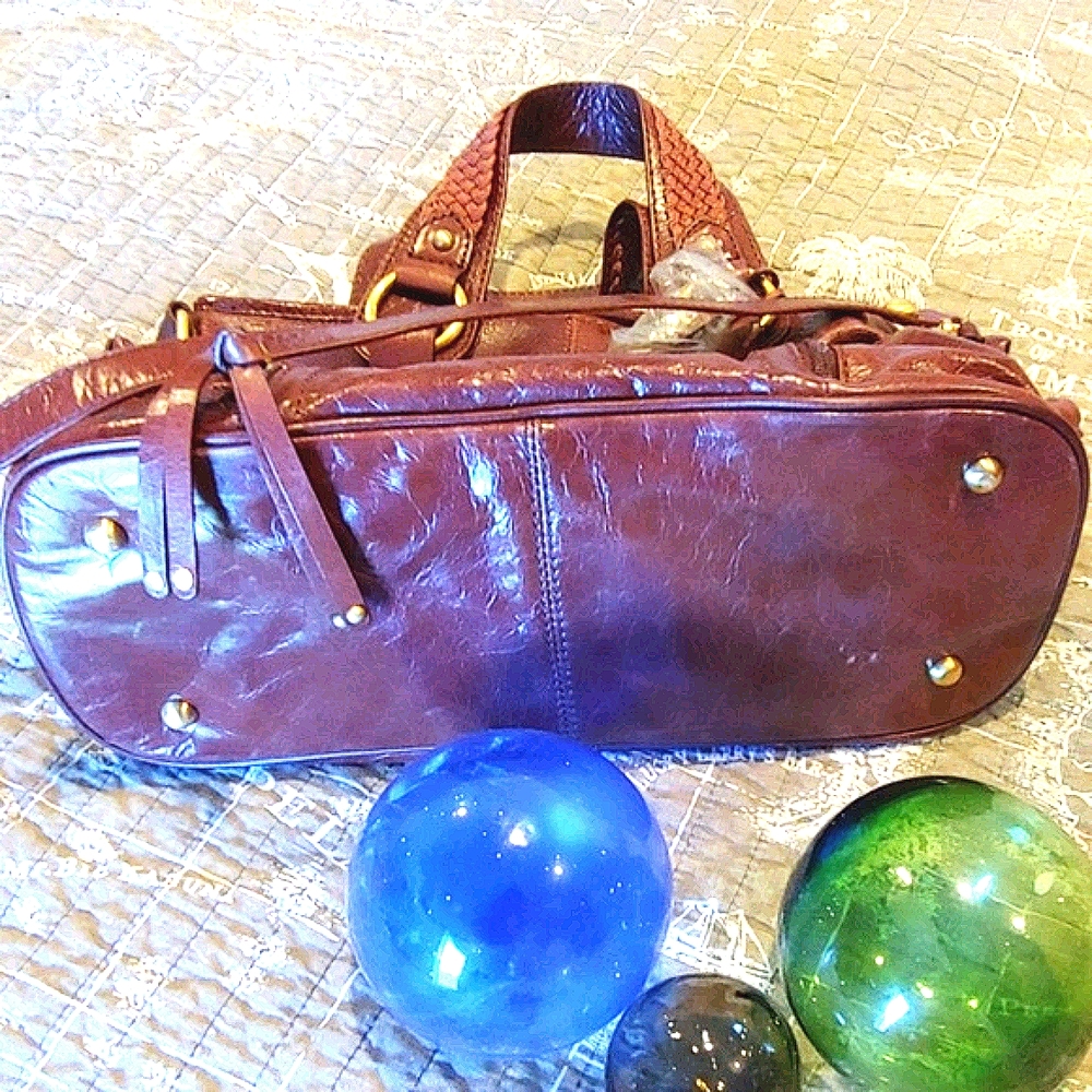 The SAK Leather footed purse. - Picture 5 of 7